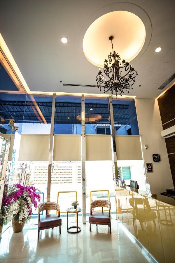 Pp Hotel By Moxy George Town Exteriör bild