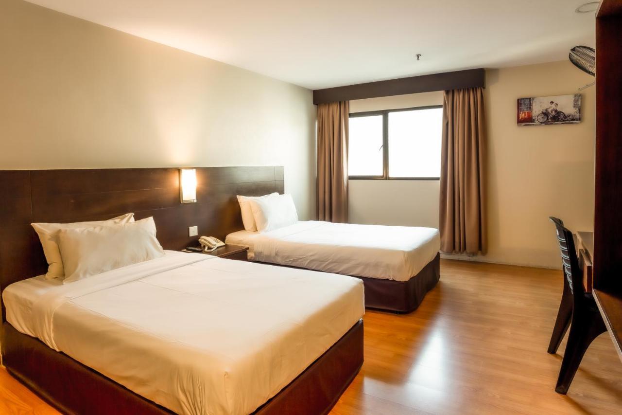 Pp Hotel By Moxy George Town Exteriör bild