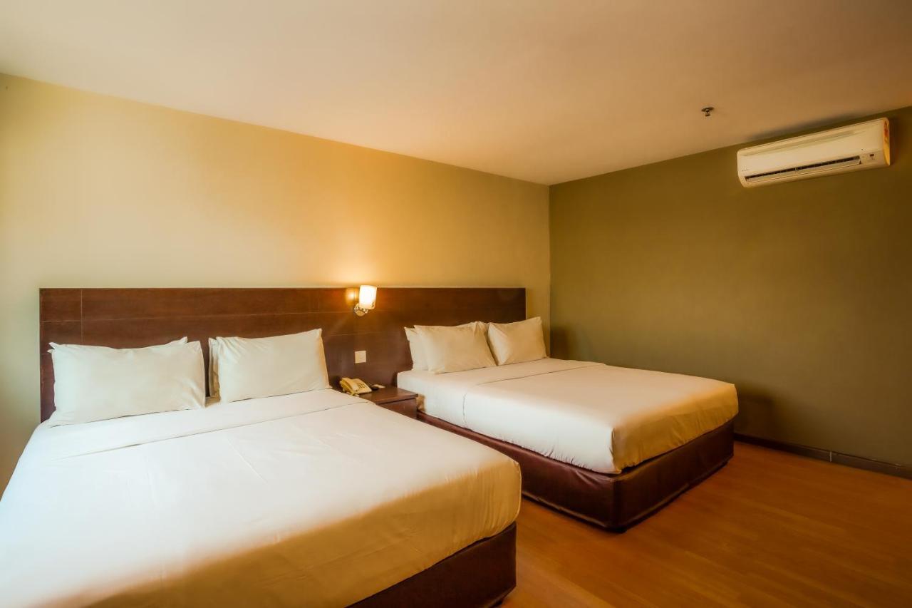 Pp Hotel By Moxy George Town Exteriör bild